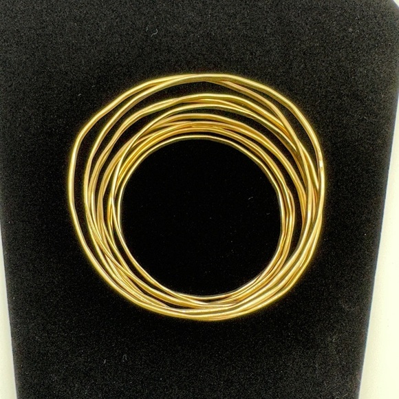 Gold Tone one piece bangle‎ bracelet - Picture 3 of 3